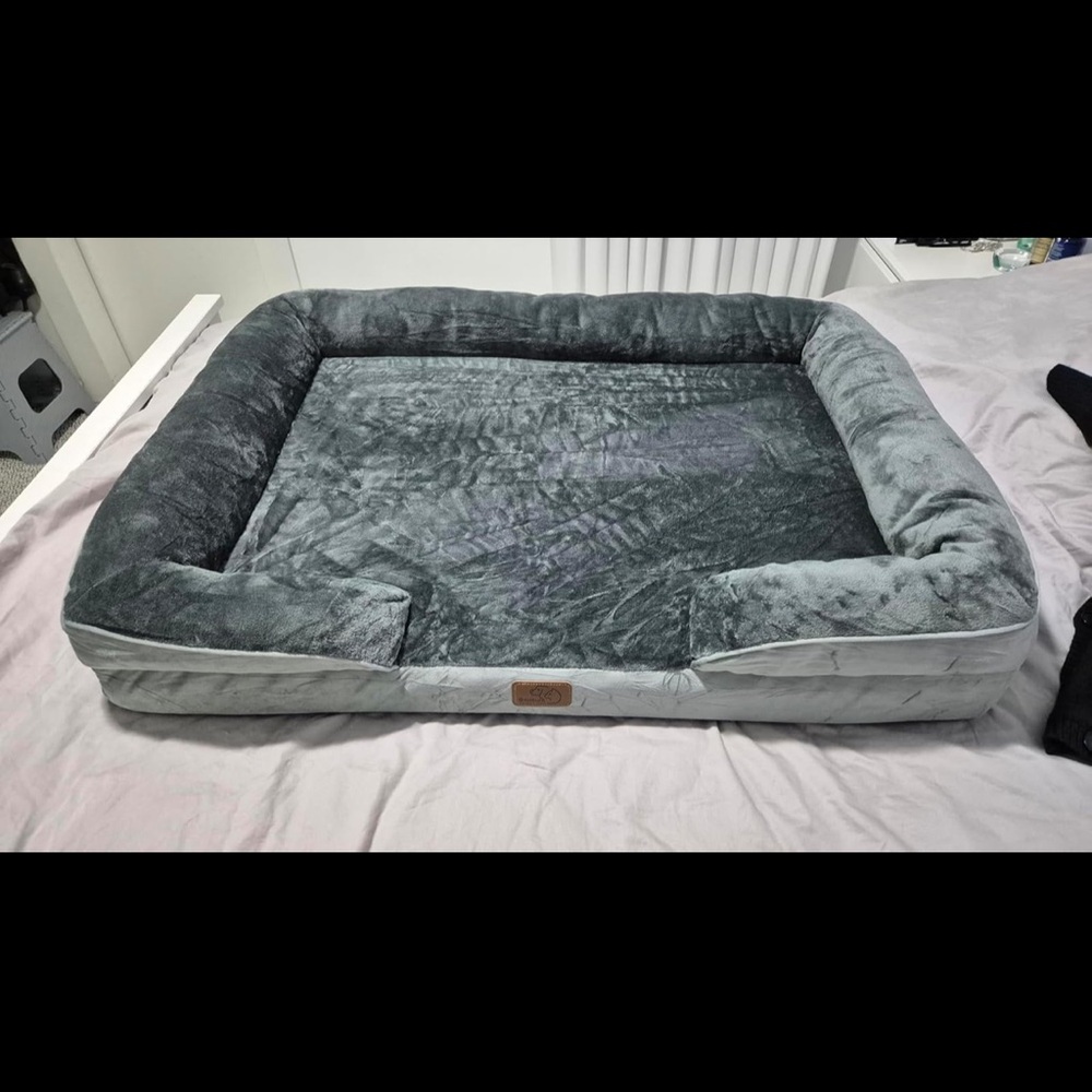 Gray Plush Pet Bed (large)